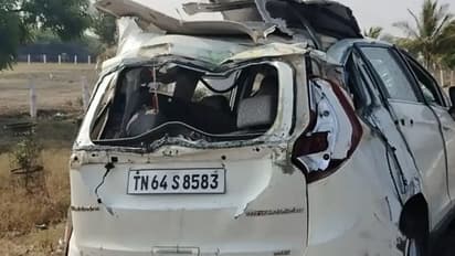 மதுரை அருகே இருசக்கர வாகனம் மீது மோதி சினிமா பாணியில் தலைக்குப்புற கவிழ்ந்த கார்! 5 பேர் பலி! நடந்தது என்ன?