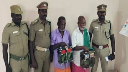 NDA ಮೈತ್ರಿ ಅಭ್ಯರ್ಥಿ ಗೆಲುವಿನ ಗಿಣಿಶಾಸ್ತ್ರ ಭವಿಷ್ಯ, ಗಿಣಿಯ ಮಾಲೀಕನ ಬಂಧಿಸಿದ ತಮಿಳುನಾಡು ಅರಣ್ಯ ಇಲಾಖೆ!