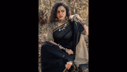 ಕೈಯಲ್ಲಿ ಧಮ್ಮು, ಕಣ್ಣಲ್ಲಿ ಬೆಂಕಿ ಕಿಡಿ… ಅಮೃತಾ ಬೋಲ್ಡ್ ಲುಕ್ ಗೆ ಫ್ಯಾನ್ಸ್ ಫಿದಾ 