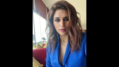 చిరునవ్వుతో మెరుపులు మెరిపిస్తున్న శ్రద్దా దాస్.. వైరల్ ఫొటోస్ 