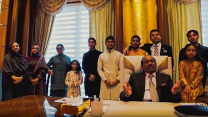 'ഭാവിയിലെ മെസ്സിയാവട്ടെ', റിഷാന് 'ഗോൾഡൻ ആശംസ', ഈദ് ദിനത്തിൽ ഹൃദയംതൊട്ട് കുഞ്ഞു ഹീറോകൾക്കൊപ്പം യൂസഫലി