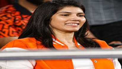 Sunrisers Hyderabad owner Kavya Maran's reaction to Bhuvneshwar Kumar's double-wicket over (WATCH)