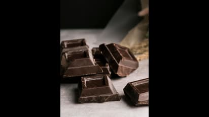 சாக்லேட் சாப்பிட்ட ஒன்றரை வயது குழந்தைக்கு ரத்த வாந்தி... மருத்துவமனையில் தீவிர சிகிச்சை..