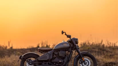 జావా పెరాక్ డ్యూయల్ టోన్ బైక్..   బడ్జెట్ ధరకే లాంచ్.. స్టయిల్ అదిరిందిగా..