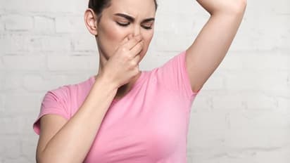 உடலில் இருந்து மீன் வாசனை வந்தால் இந்த நோயாக இருக்கலாம்! எப்படி சரிசெய்வது?