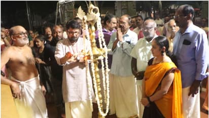 മുഹമ്മയിലെ ഉത്സവത്തിരക്കിനിടെ സനുഷയുടെ കണ്ണിൽ മാത്രം അത് പെട്ടു! പിന്നാലെ ദേവസ്വത്തിൽ ഏൽപ്പിച്ചു, 2 പവൻ സ്വർണം