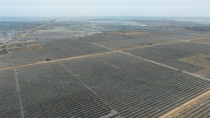 இந்தியாவுக்கே கரண்ட் தர தயாராகும் ரிலையன்ஸ்!  ஜாம் நகரில் அமைகிறது முதல் சோலார் கிராமம்!