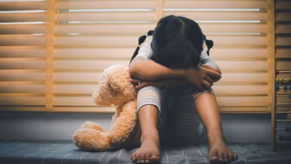 हैवान मां: 10 साल की बेटी-13 साल के बेटे का प्रेमी से कराती थी रेप,  विरोध पर पीटती थी चिमटे से