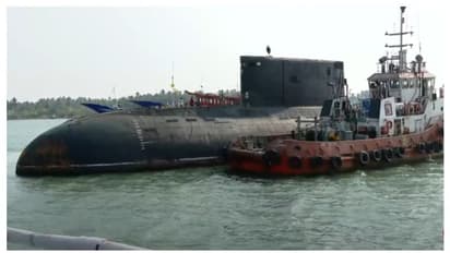 35 വർഷം നാവികസേനയുടെ അഭിമാനമായിരുന്ന മുങ്ങിക്കപ്പൽ, ഐഎൻഎസ് സിന്ധുധ്വജ് പൊളിക്കാൻ അഴീക്കൽ തുറമുഖത്ത്