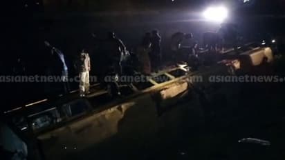 കോഴിക്കോട് - എറണാകുളം കെഎസ്ആര്ടിസി ബസ് രാത്രി തലപ്പാറയിൽ താഴ്ചയിലേക്ക് മറിഞ്ഞു, 15 പേര്ക്ക് പരിക്ക്