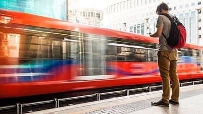 ട്രെയിനിൽ വീണ്ടും മോഷണം; എസി കോച്ചിൽ നിന്ന് 3.91 ലക്ഷം രൂപയുടെ സ്വർണാഭരണം മോഷണം പോയി, പരാതിയുമായി 74കാരി