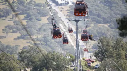 തകർന്ന തൂണിൽ ഇടിച്ച് ക്യാബിൻ തകർന്നു, തുർക്കിയിൽ കേബിൾ കാർ അപകടത്തിൽ ഒരാൾ മരിച്ചു, നിരവധിപേർക്ക് പരിക്ക് 