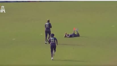 വായുവില് ജീവന് പണയംവെച്ചുള്ള സൂപ്പര് ക്യാച്ച്, സൂപ്പറായി രമന്ദീപ് സിംഗ്; എയറിലായി ദീപക് ഹൂഡ- വീഡിയോ