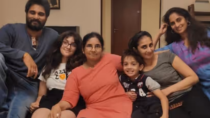 உடன்பிறப்புகளோடு அஜித் மனைவி ஷாலினி கொண்டாடிய தீபாவளி! வைரலாகும் புகைப்படம்! 