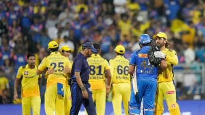 42ರ ಹರೆಯದಲ್ಲೂ ಹ್ಯಾಟ್ರಿಕ್ ಸಿಕ್ಸರ್ ಸಿಡಿಸಿ ಯಾವ ಭಾರತೀಯನೂ ಮಾಡದ ದಾಖಲೆ ನಿರ್ಮಿಸಿದ ಧೋನಿ..!