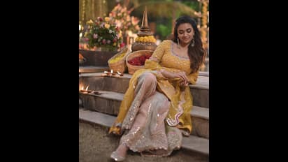 కీర్తి సురేష్ 'విషు' సెలెబ్రేషన్స్ చూశారా.. బ్యూటిఫుల్ ఫొటోస్ 