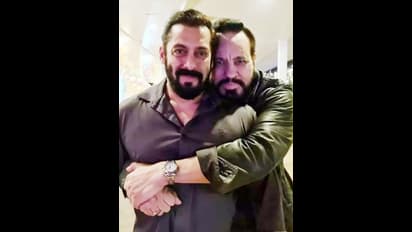 பாடிகார்டுகளுக்கு கோடிக்கணக்கில் சம்பளத்தை வாரி வழங்கும் சினிமா பிரபலங்கள் - முதலிடத்தில் யார் தெரியுமா?