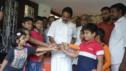 കെസി വേണുഗോപാലിന് കുട്ടികളുടെ സർപ്രൈസ്