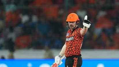 പവര് പ്ലേയില് പവറോടെ ഹൈദരാബാദ്, വെടിക്കെട്ടുമായി ട്രാവിസ് ഹെഡും ഇഷാന് കിഷനും; തകര്ത്തടിച്ച് അഭിഷേക് മടങ്ങി