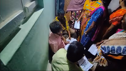 கோவையில் ஜோராக நடைபெறும் பணப்பட்டுவாடா? தன்னார்வ இளைஞர்கள் அதிரடி