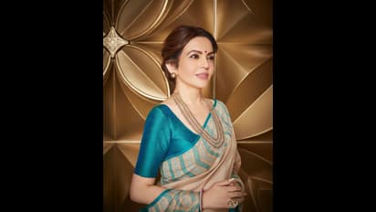 ಭಾಗಲ್ಪುರಿ ರೇಷ್ಮೆ ಸೀರೆಯಲ್ಲಿ ಮಿಂಚಿದ ನೀತಾ ಅಂಬಾನಿ, ನೆಕ್ಲೇಸ್ ಬೆಲೆ ಎಷ್ಟೂಂತ ತಲೆಕೆಡಿಸಿಕೊಂಡ ನೆಟ್ಟಿಗರು!