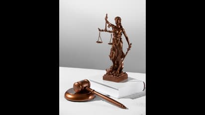 ಲವ್ ಫೈಲೂರ್ ಅಂತ ವ್ಯಕ್ತಿ ಆತ್ಮಹತ್ಯೆ ಮಾಡ್ಕೊಂಡ್ರೆ ಹೆಣ್ಣಲ್ಲ ಹೊಣೆ:  ಹೈ ಕೋರ್ಟ್