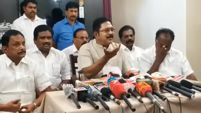 அரசு மருத்துவமனையில் நோயாளிக்கு சிகிச்சை அளித்த தூய்மை பணியாளர்; ஏழைகளின் உயிரோடு விளையாடாதீர்கள் - தினகரன்