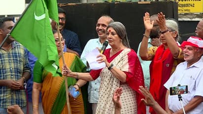 രാഹുലിന്റെ റോഡ് ഷോകൾക്ക് മറുപടി; ആനിരാജയുടെ റോഡ് ഷോയിൽ പച്ചക്കൊടി വീശി വൃന്ദ കാരാട്ട്