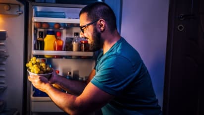 രാത്രി ഈ പഴങ്ങൾ കഴിക്കാറുണ്ടോ? എങ്കില്‍, ഉറപ്പായും നിങ്ങളറിയേണ്ടത്... 