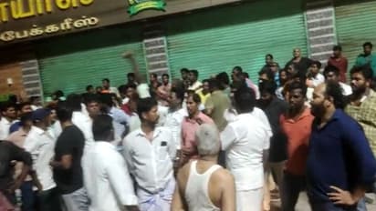 ஓபிஎஸ் அணியினரால் தாக்கப்பட்ட இராமநாதபுரம் பாஜக மாவட்ட தலைவர்? அழுகிய பலாப்பழம் கோஷத்தால் பரபரப்பு!