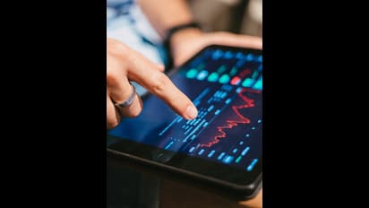 വോട്ടെണ്ണലിൽ കണ്ണുനട്ട് ഓഹരി വിപണി; അദാനി ഗ്രൂപ്പ് ഓഹരികൾ സമ്മർദ്ദത്തിൽ 