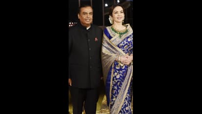 ಅಬ್ಬಬ್ಬಾ..ಅಂಬಾನಿ ಫ್ಯಾಮಿಲಿ ಪ್ರಯಾಣಿಸೋ ಅಲ್ಟ್ರಾ ಲಕ್ಸುರಿಯಸ್‌ ಬಾಂಬ್ ಪ್ರೂಫ್‌ ಕಾರಿನ ಬೆಲೆ ಇಷ್ಟೊಂದಾ?