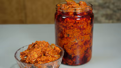 ಉಪ್ಪಿನಕಾಯಿ ತಿನ್ನಲು ಬಿಡದ ಗಂಡನ ಜೊತೆ ನಾನೇಕೆ ಇರಲಿ; ನನಗೆ ಡಿವೋರ್ಸ್ ಕೊಡಿ ಎಂದ ಪತ್ನಿ