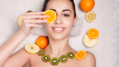 വേനല്ക്കാലത്ത് തിളക്കവും ആരോഗ്യവുമുള്ള ചര്മ്മത്തിനായി ഡയറ്റില് ഉള്പ്പെടുത്താം ഈ പഴങ്ങള്...