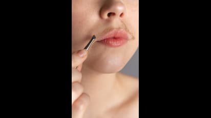 ఇవి పెట్టినా.. ముఖం మీద ఒక్క వెంట్రుక ఉండదు