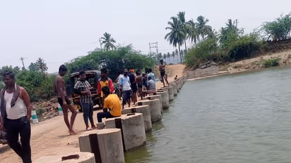 ಬಾಗಲಕೋಟೆ : ನಿರಂತರ ಸೋರಿಕೆಯಿಂದ ವ್ಯರ್ಥವಾಗುತ್ತಿದೆ ಬ್ಯಾರೇಜ್ ನೀರು