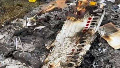 மணிப்பூரில் வாக்குச்சாவடியை சூறையாடிய வன்முறைக் கும்பல்: இவிஎம் இயந்திரங்களுக்கு தீ வைப்பு!