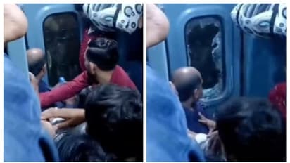 ടിക്കറ്റ് എടുത്തു പക്ഷേ കയറാൻ പറ്റിയില്ല, ട്രെയിനിന്റെ ഗ്ലാസ് വാതിൽ തകർത്ത് അകത്ത് കടക്കാൻ ശ്രമം; വീഡിയോ വൈറൽ