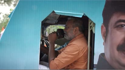 'കടന്നുവരുന്നൂ, ജനനായകൻ കടന്നു വരുന്നൂ...'; പരിചയമുള്ള ശബ്ദം, നോക്കിയപ്പോൾ മൈക്കുമായി ജീപ്പിൽ മന്ത്രി