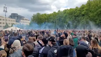 Germany: Brandenburg Gate hosts 4,000 for 'smoke-in' celebrating cannabis legalization in Berlin (WATCH)