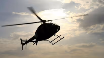 ആകാശത്ത് ആടിയുലഞ്ഞ് ഹെലികോപ്റ്റ‍ർ, പരിശോധിച്ചപ്പോൾ ഞെട്ടി; കോക്പിറ്റിൽ അർധന​ഗ്നരായി ബ്രിട്ടീഷ് സൈനികർ