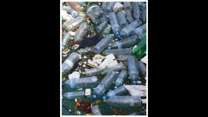 ഇടുക്കിയിൽ പൊതുസ്ഥലത്ത് മാലിന്യം തള്ളിയ കോളേജ് വിദ്യാർത്ഥികൾക്ക് 1000 പിഴയും ഇംപോസിഷനും ശിക്ഷ 