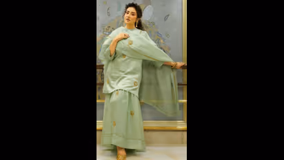 53ರ  ವಯಸ್ಸಿನಲ್ಲೂ  ಗಂಡಿಗಾಗಿ ಕಾಯುತ್ತಿರೋ 'ದುರಂತ ನಾಯಕಿ' ಮನಿಷಾ ಕೊಯಿರಾಲಾ!