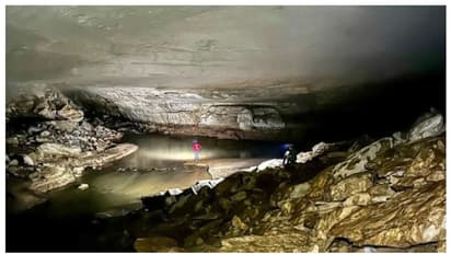 ഭൂമിക്കുള്ളില് 250 അടി താഴ്ചയില് അതിശക്തമായ വെള്ളച്ചാട്ടം; വീഡിയോ വൈറല്