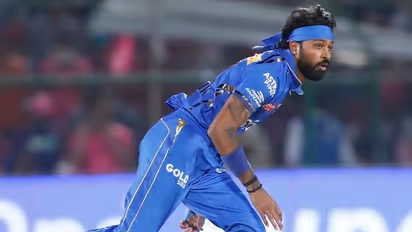 IPL 2024: Mumbai Indians' skipper Hardik Pandya meets two young superfans ahead of DC clash (WATCH)