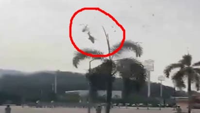 நடுவானில் மோதிக் கொண்ட ஹெலிகாப்டர்கள்: மலேசியாவில் கோர விபத்து - 10 பேர் பலி!