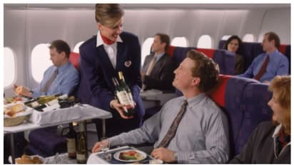 പുറപ്പെട്ട് അരമണിക്കൂര്‍; വിമാനത്തിലെ മദ്യം മുഴുവനും കുടിച്ച് തീര്‍ത്ത് ബ്രിട്ടീഷ് യാത്രക്കാര്‍