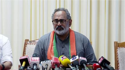 കേന്ദ്രം നൽകുന്ന പണത്തിൽ നിന്ന് ആദ്യം പെൻഷൻ, ശമ്പളകുടിശ്ശിക തീർക്കണം,ഇക്കാര്യത്തില് കേന്ദ്രം നിബന്ധന വയ്ക്കണം