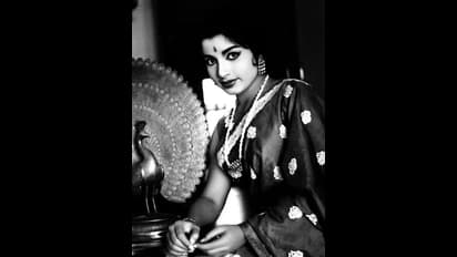 இதை மட்டும் ஜெயலலிதாவால் கட்டுப்படுத்தவே முடியாதாம்! சந்தோஷமா இருந்தால் என்ன செய்வாங்க தெரியுமா?