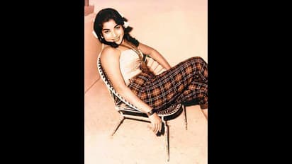 ஜெயலலிதாவின் முதல் பட அனுபவத்தில் மறைந்திருக்கும் ரகசியம்! திரையரங்கை விட்டு வெளியேற்றியதன் பின்னணி?